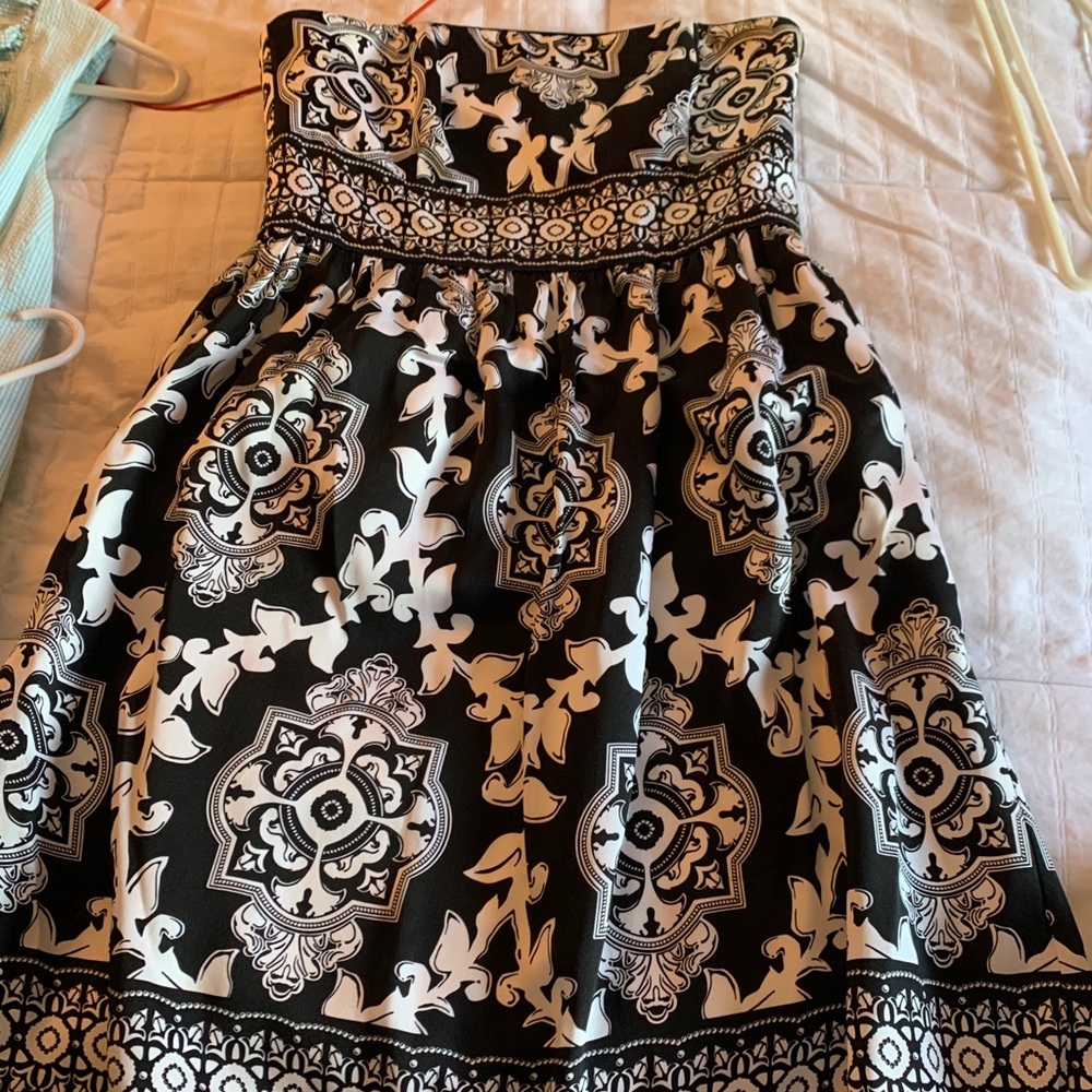 White House black marker dress
